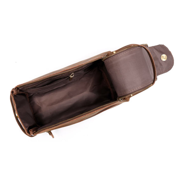 Load image into Gallery viewer, Griffin Buffalo Leather Toiletry Bag
